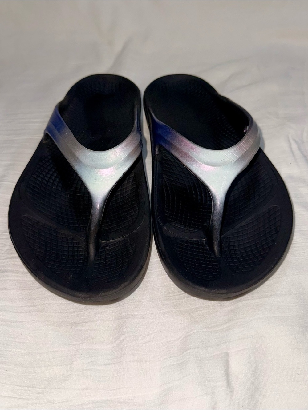 🖤💜 OOFOS Recovery Flip Flops – Women’s Size 7 💜🖤 - Picture 2 of 5